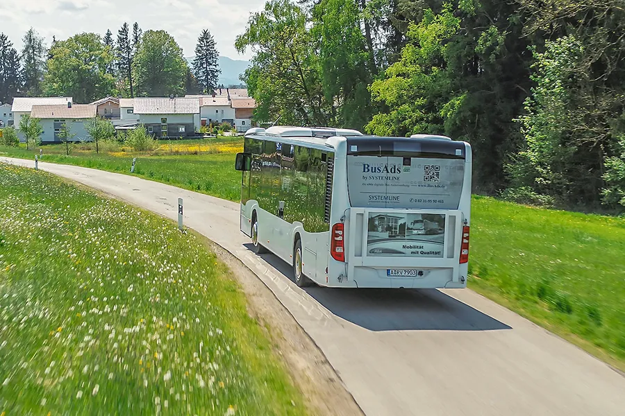 BusAds auf der Straße - RoadAds interactive GmbH